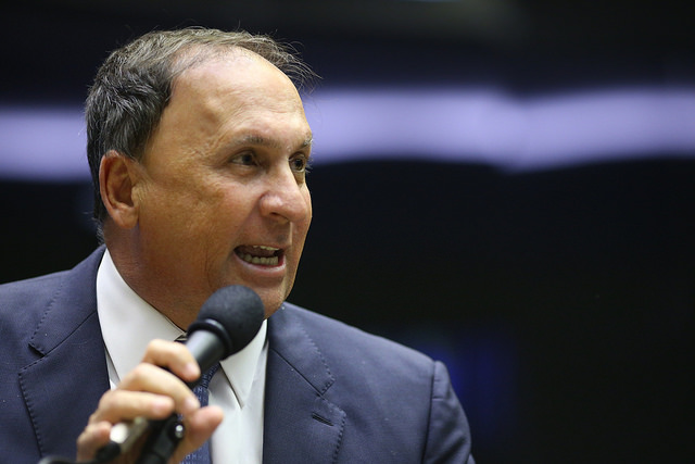 Após votar contra, Gualberto questiona intervenção federal no Rio