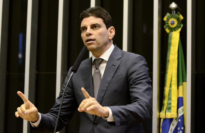 Deputados baianos divergem sobre intervenção militar no Rio