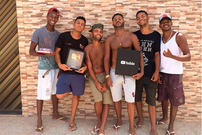 Comediantes do ‘Oxe, que viaje’ recebem prêmio do Youtube