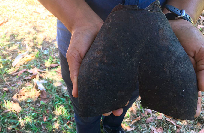 Após explosão, moradores encontram objeto após clarão no céu 