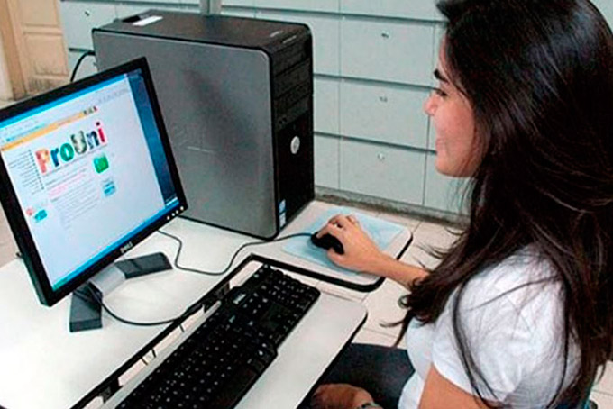 Aprovados no Prouni têm até hoje (23) para comprovar dados