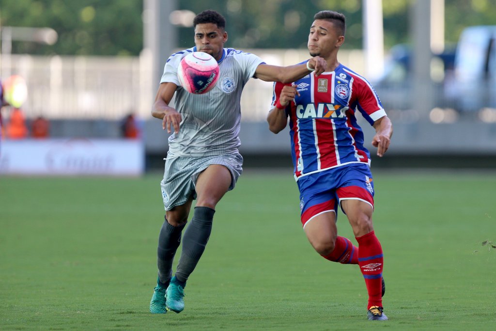 Bahia vence Atlântico no último minuto e sai vaiado pela torcida