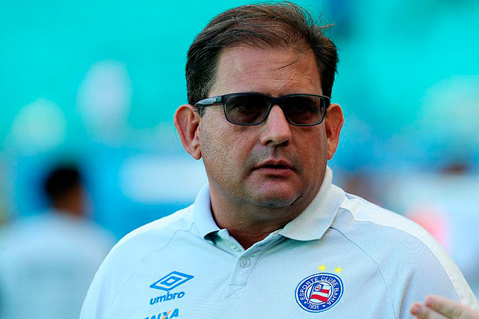 Torcida tricolor volta a ter 'pé atrás' com Guto Ferreira