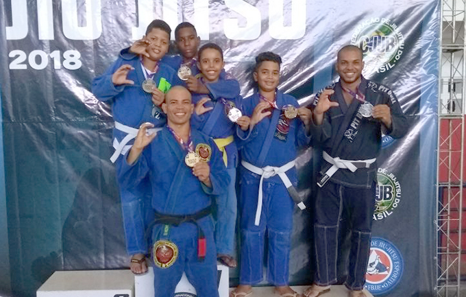 Atletas conquistam medalhas em campeonato de Jiu-Jitsu