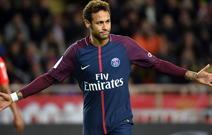 Neymar posta foto de tornozelo imobilizado após sofrer lesão