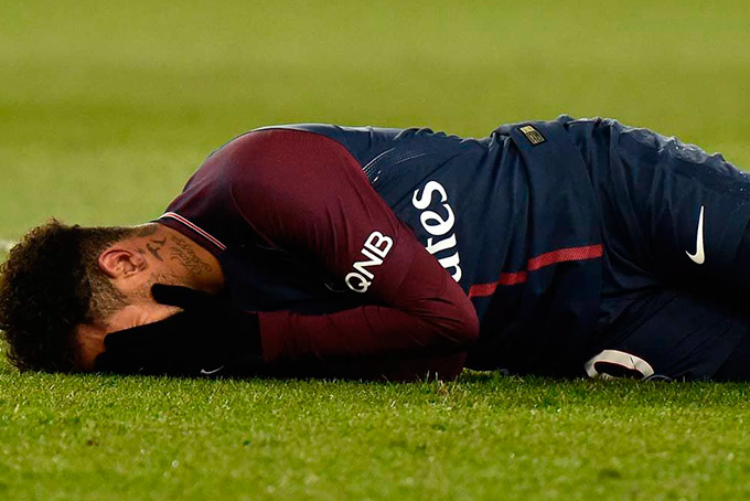 Neymar vai operar e só volta aos campos em maio