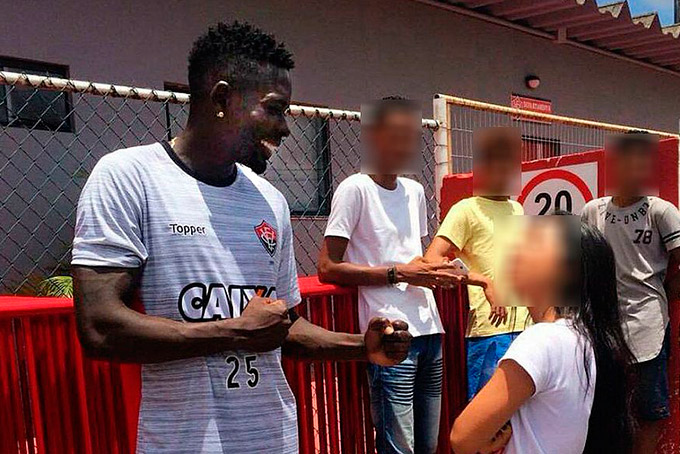 Imagens de Kanu em pose de briga serão usadas no tribunal