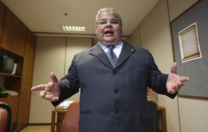 Fachin nega pedido por recolhimento noturno de Lúcio Vieira 
