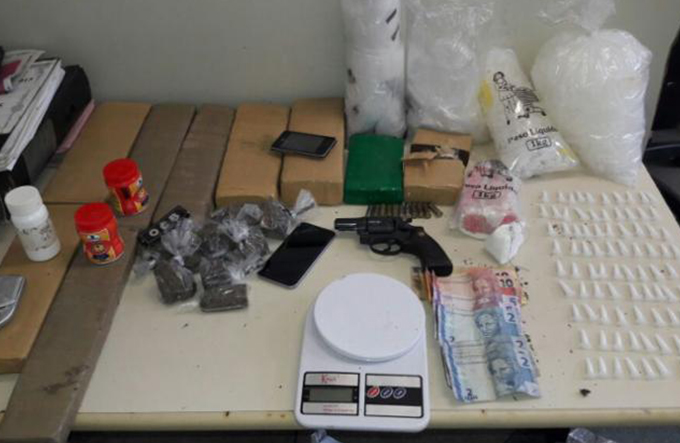 Jovem é preso com 10 quilos de maconha em Camaçari
