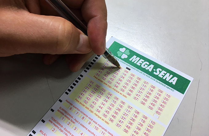 Mega-Sena: ninguém acerta e prêmio acumula