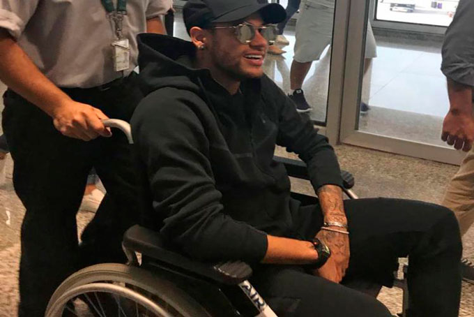 Neymar passa bem após cirurgia e será reavaliado em seis semanas