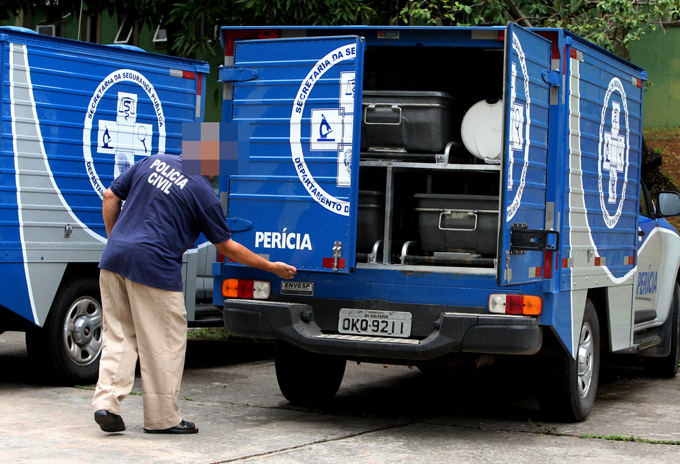 Homem é morto e outro é baleado dentro de casa em Amado Bahia