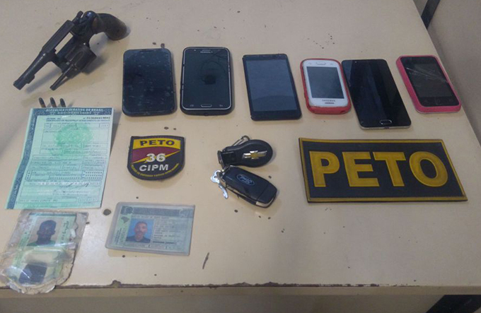 Trio é preso com arma e celulares roubados em Dias d'Ávila