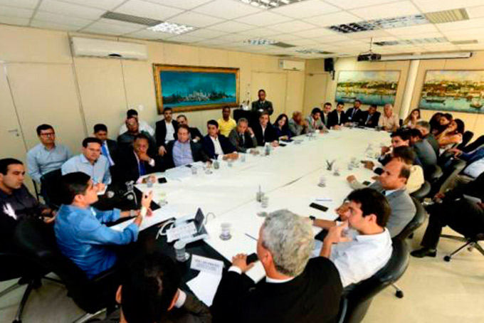 Vereadores pressionam ACM Neto por candidatura