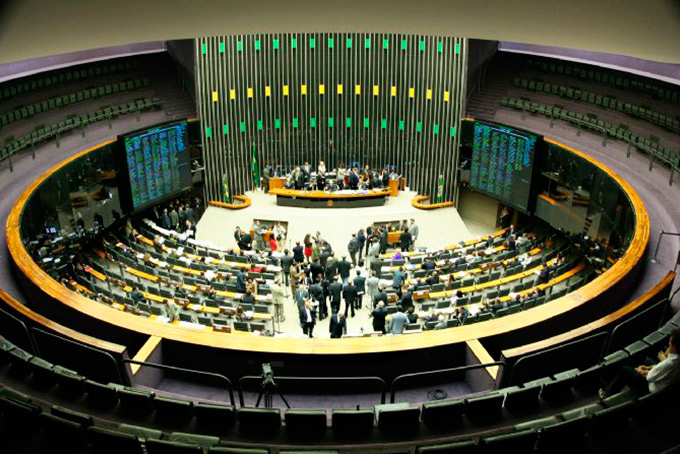 Deputados aprovam projeto com perda do poder familiar 