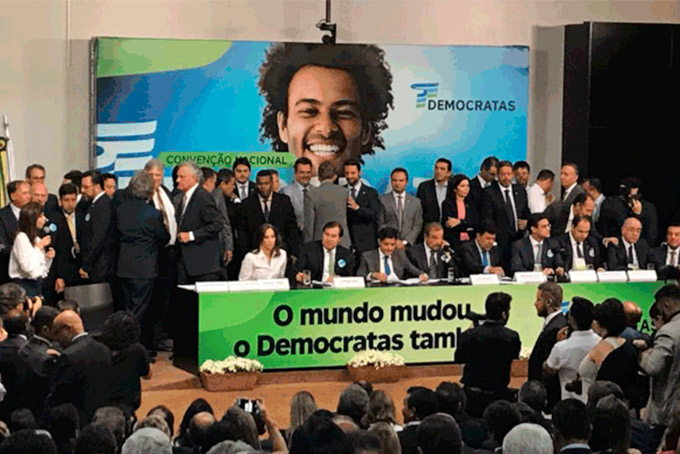 ACM Neto lança pré-candidatura de Maia a presidente