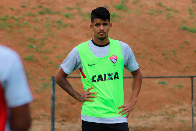 No olho do furacão: a má fase de Bruno Bispo no Vitória