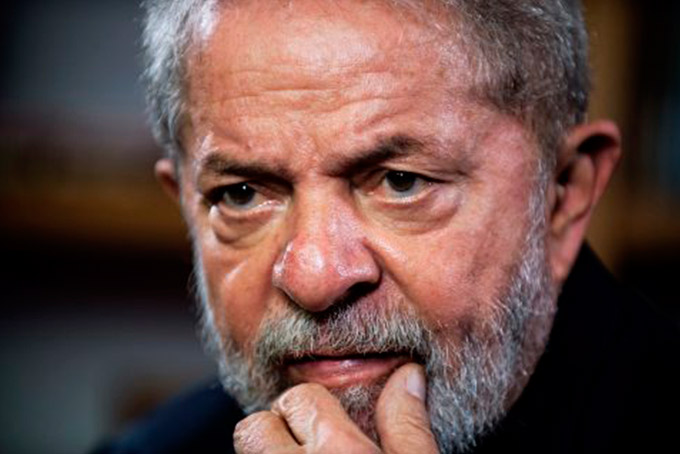 Em entrevista para livro, Lula diz estar pronto para prisão
