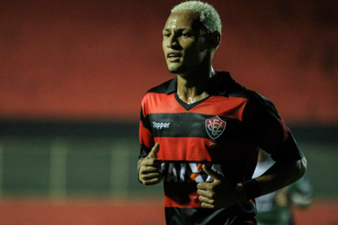 Vitória faz 3 a 0 no Bragantino e avança na Copa do Brasil