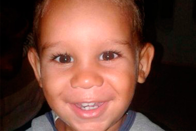 Criança de 1 ano morre afogada após cair em tanque 
