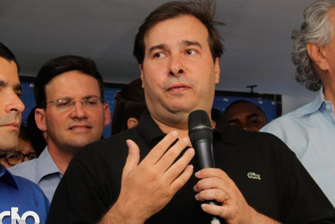 Maia nega que esteja se lançando para negociar vice do PSDB 
