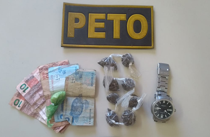 Acusado de tráfico é preso com crack e maconha em Dias d'Ávila