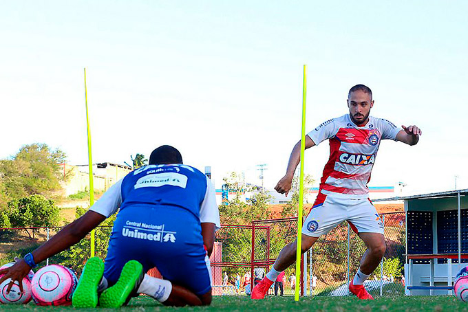 Guto pode ganhar até cinco reforços para jogo de domingo 