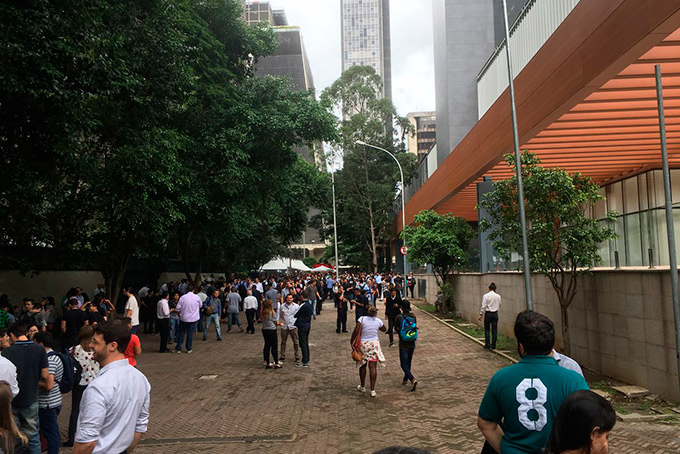 Prédios são evacuados em Brasília e SP após tremor de terra