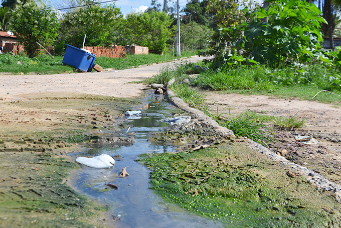 Esgoto à céu aberto preocupa comunidade do Monte Líbano