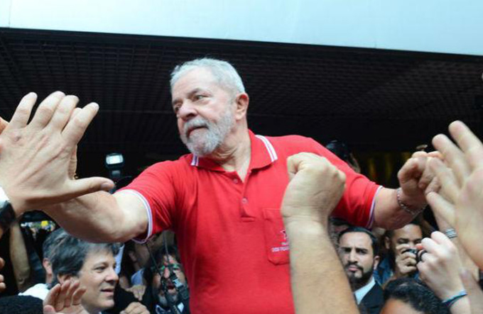 Lula acompanha julgamento com sindicalistas e movimentos sociais