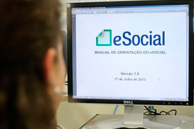 Empregadores domésticos têm até hoje para pagar eSocial