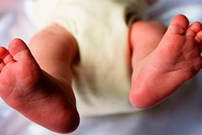 Mãe que jogou bebê em lixão de Camaçari se arrepende