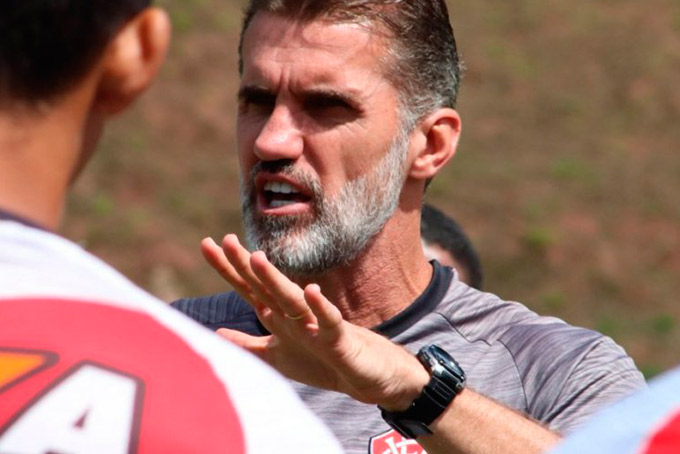 Vitória enfrenta hoje Internacional em jogo de ida da Copa 