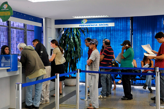 INSS convoca mais de 150 mil para revisão de auxílio-doença 