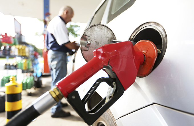Gasolina da Petrobras atinge maior preço da era de reajustes