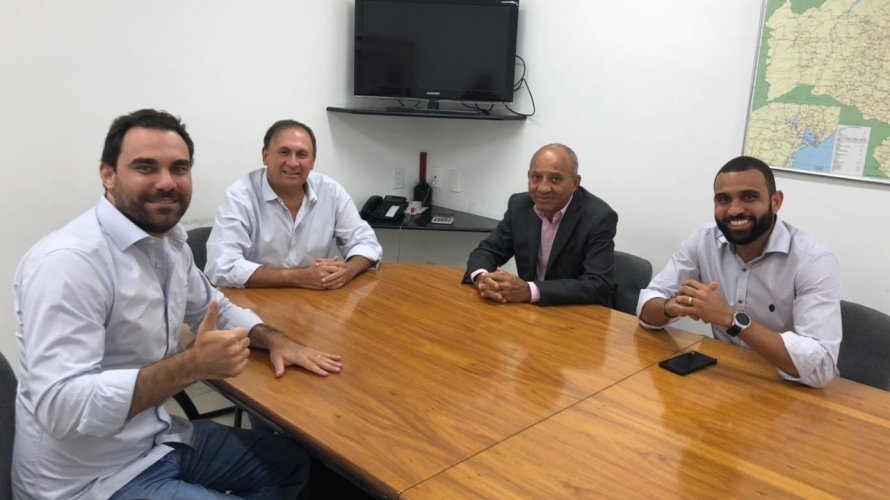 João Gualberto tem conversa com o PSC