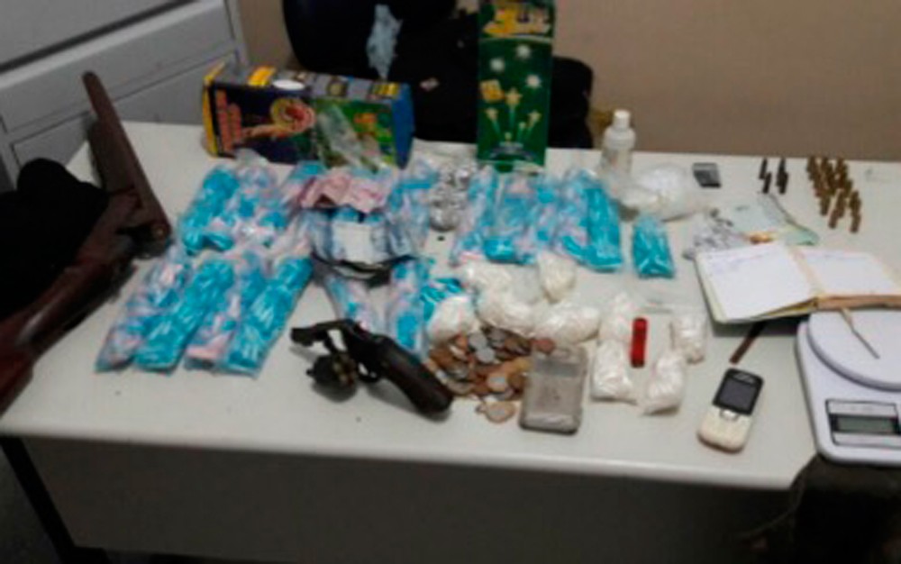 Suspeito é morto em confronto após PM encontrar drogas