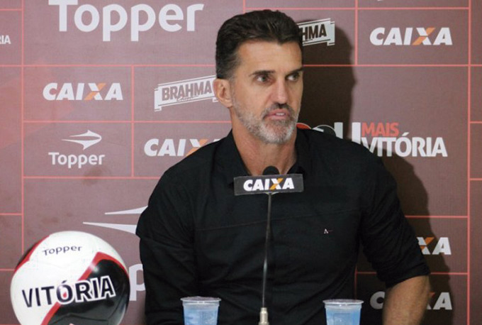 Mancini lamenta empate, mas evita comentar erros de arbitragem