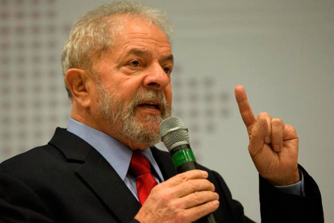 Senadores vão verificar condições de prisão de Lula