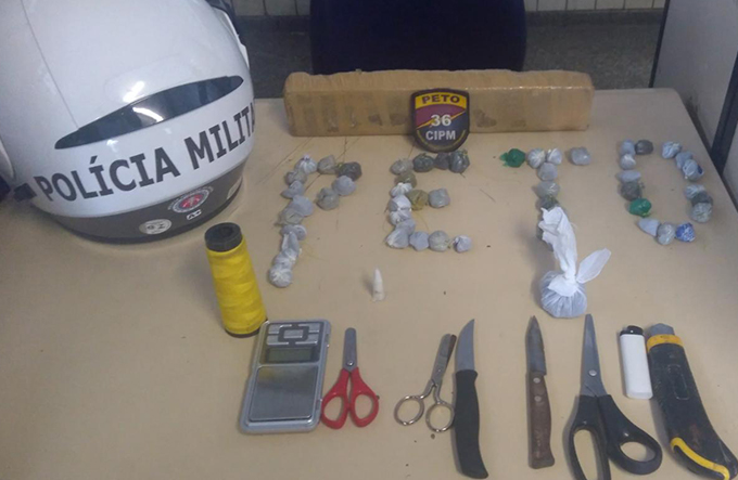 Jovens são presos acusados de tráfico de drogas Dias d'Ávila