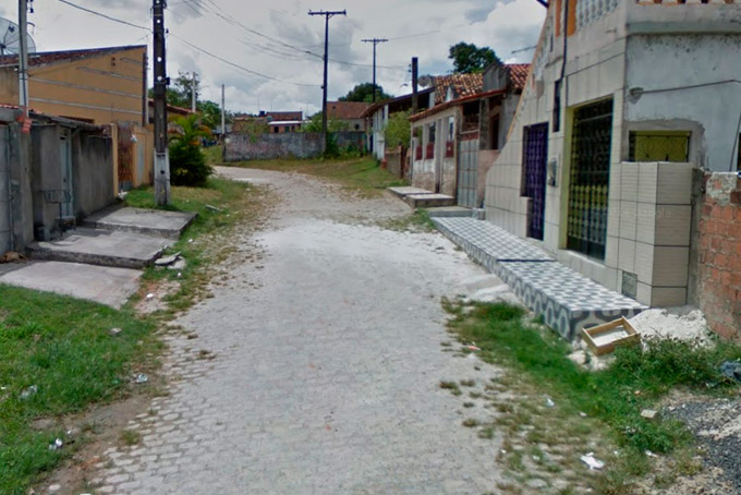 Homem é baleado em via pública no centro 