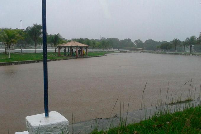 Temporal deixa vários pontos de alagamentos; confira vídeo