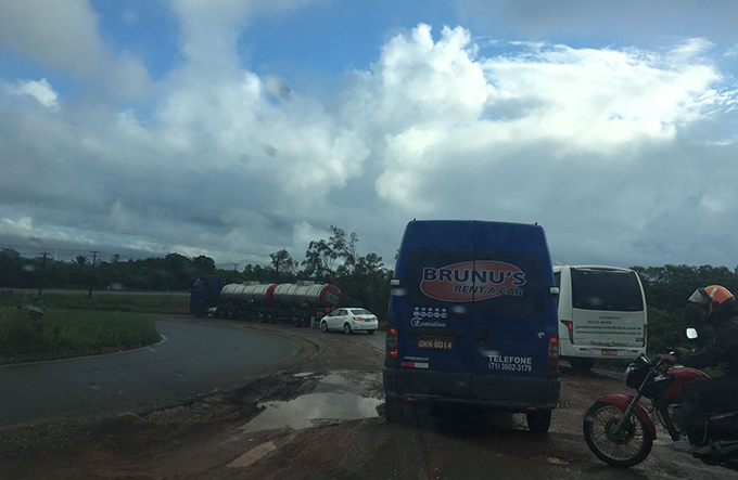 Chuvas agravam condições de rodovia no viaduto da Caraíba