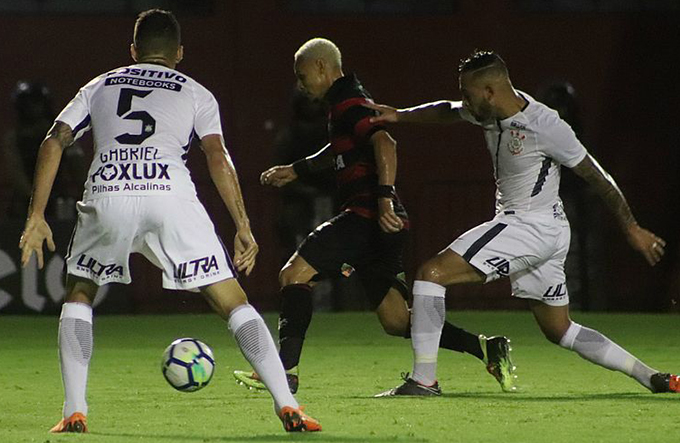 Neilton comemora empate e mira jogo de volta no Itaquerão