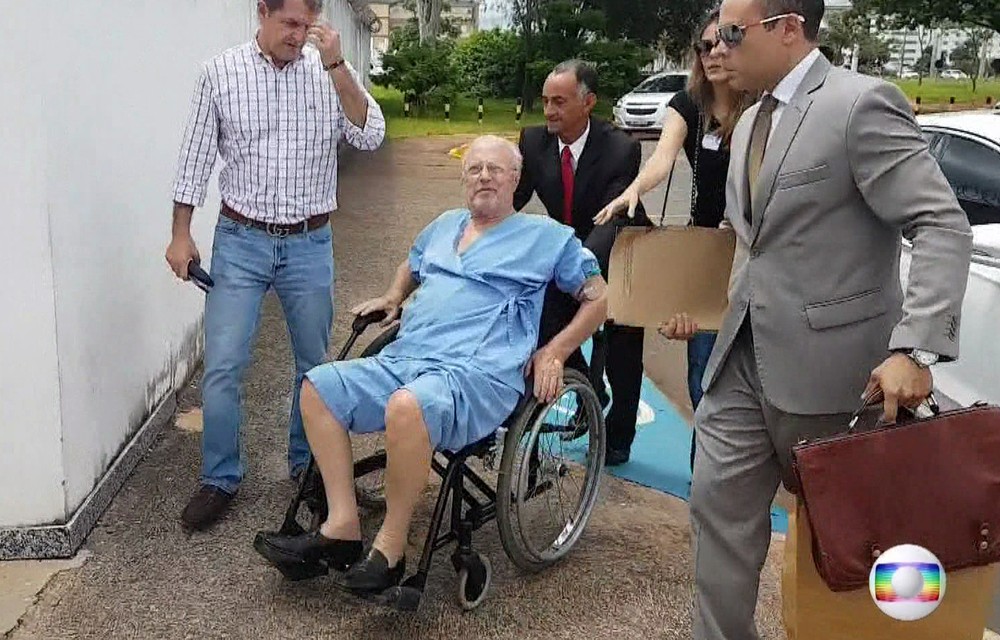 Paulo Maluf tem alta e deixa hospital após ficar internado