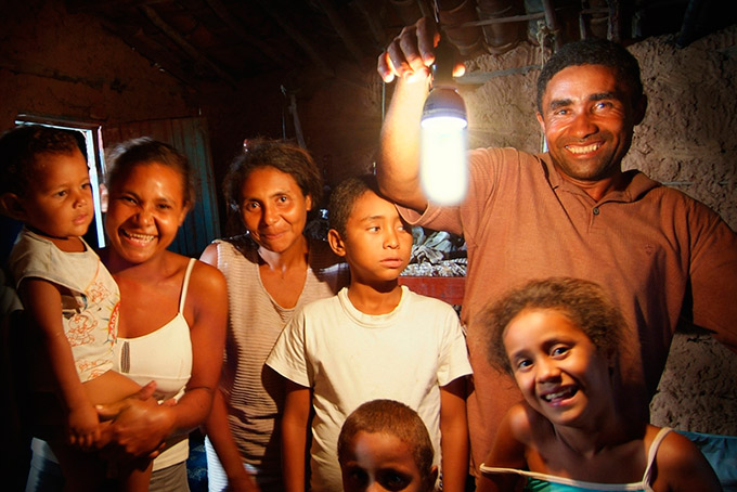 Decreto prorroga programa Luz para Todos até 2022