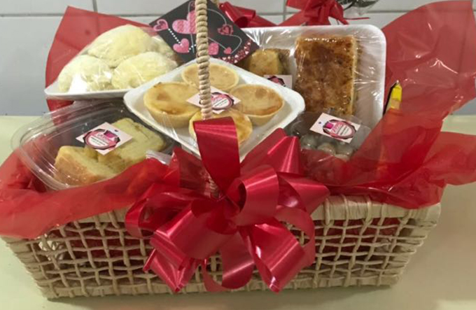 Presentei sua mãe com a cesta de café da manhã da Kalícias