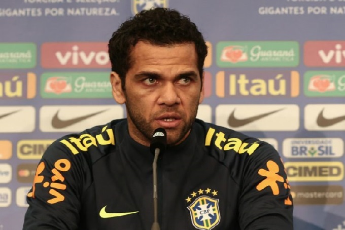 Daniel Alves está definitivamente fora da Copa do Mundo