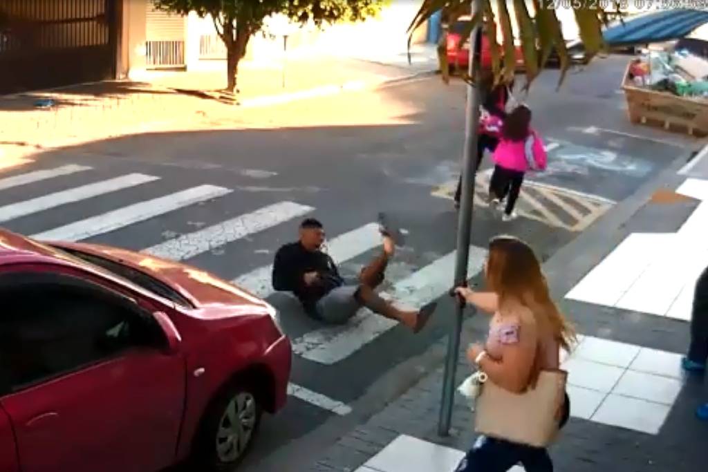 Mãe PM reage a assalto e mata ladrão em SP; veja vídeo