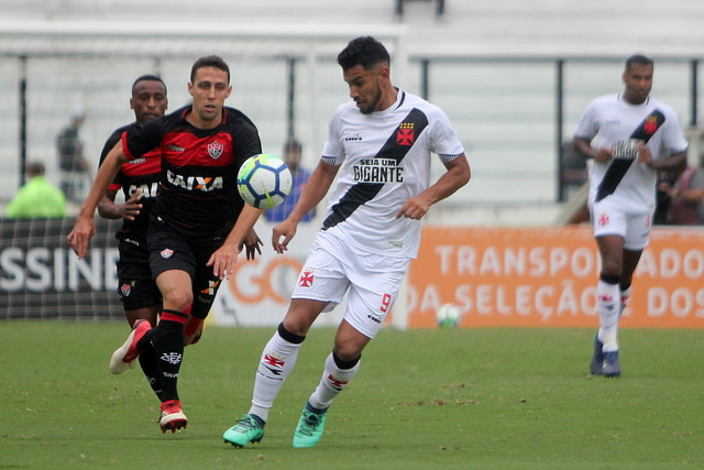 Vitória vence o Vasco no Rio e encerra jejum de triunfos